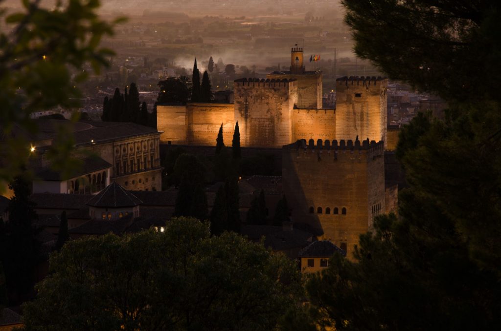 la Alhambra de noche